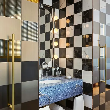 W Hotel 5*