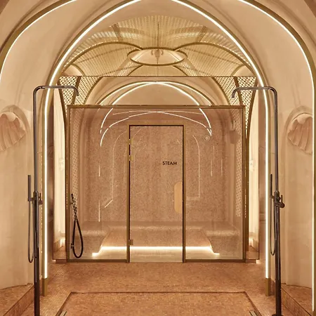 W 5* Budapesta