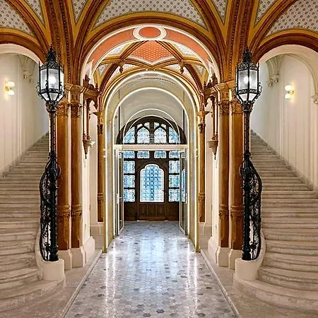 W Budapest